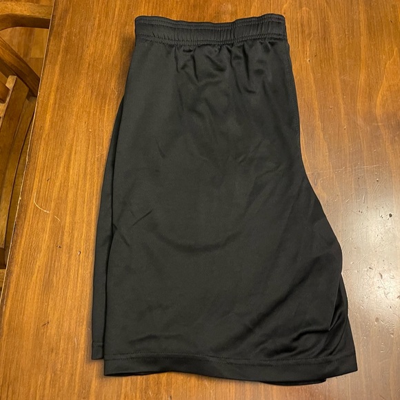 Athletic shorts - Picture 2 of 3